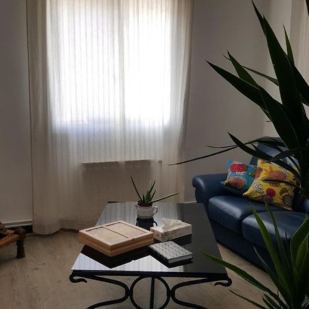 Appartement Avec Terrasse Quartier Montplaisir 阿爾勒 外观 照片