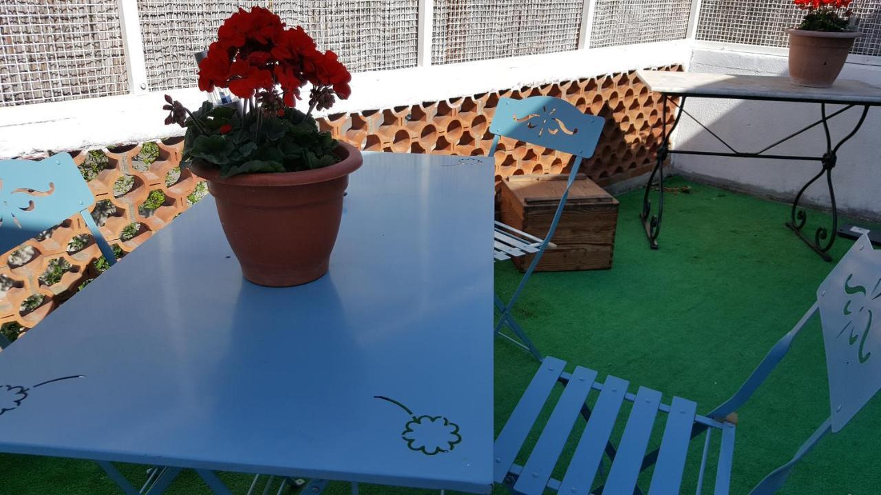 Appartement Avec Terrasse Quartier Montplaisir 阿爾勒 外观 照片