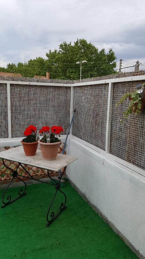Appartement Avec Terrasse Quartier Montplaisir 阿爾勒 外观 照片