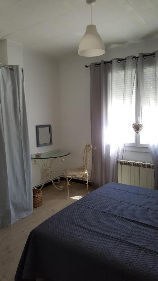 Appartement Avec Terrasse Quartier Montplaisir 阿爾勒 外观 照片